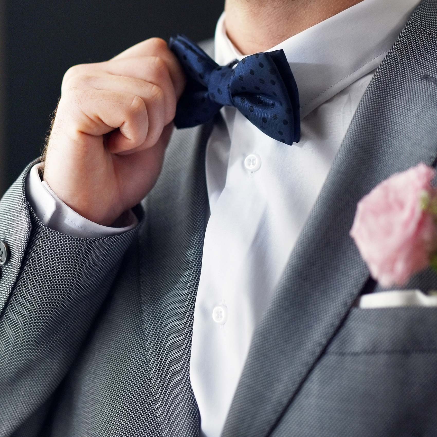 Nos costumes de mariage : Les accessoires : cravate, nœud papillon, pochette et boutons de manchette