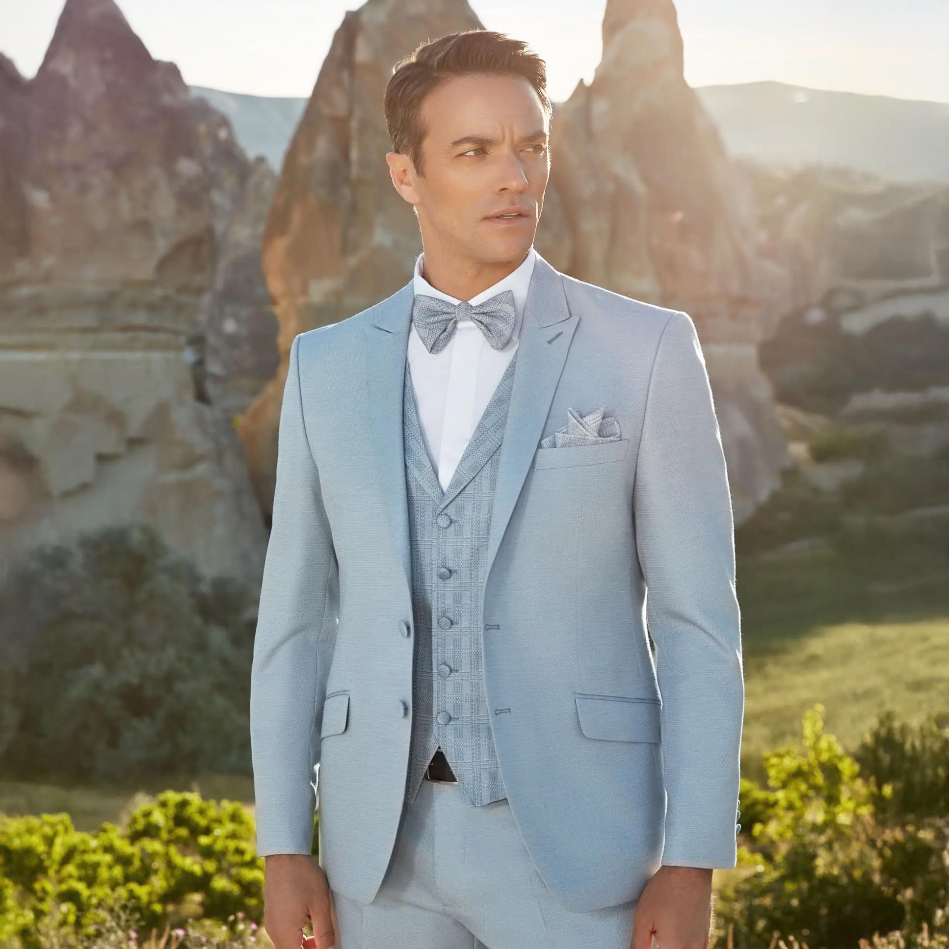 Nos costumes de mariage : Les couleurs : bleu marine, gris, beige, noir et au-delà