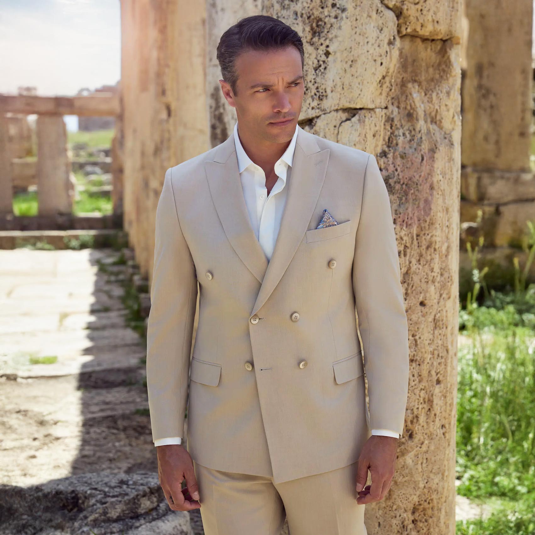 Nos costumes de mariage : Les coupes : slim, ajusté, droit et croisé